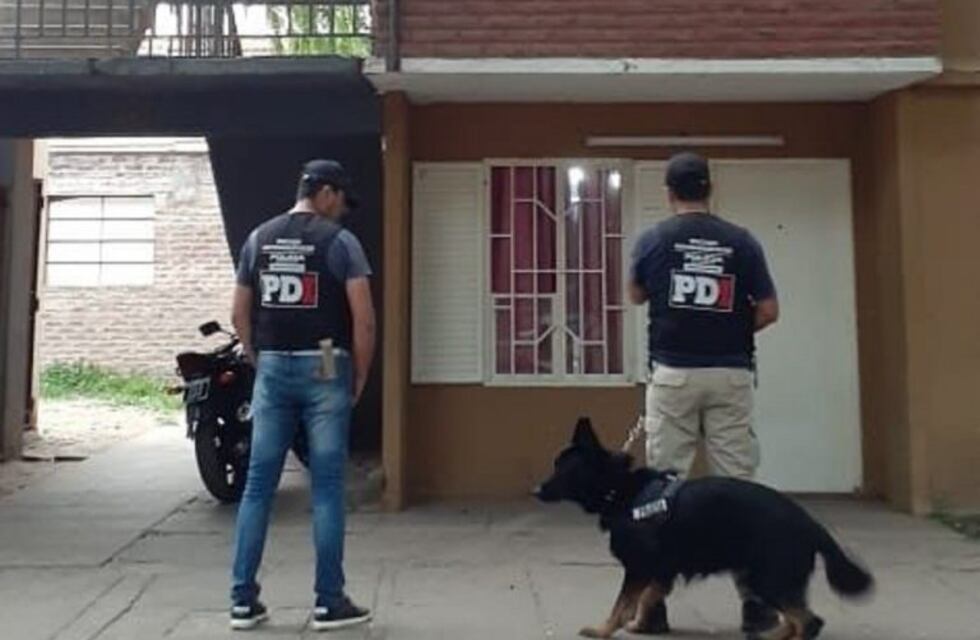 Detuvieron a dos jóvenes en un Fonavi de zona oeste por venta de droga