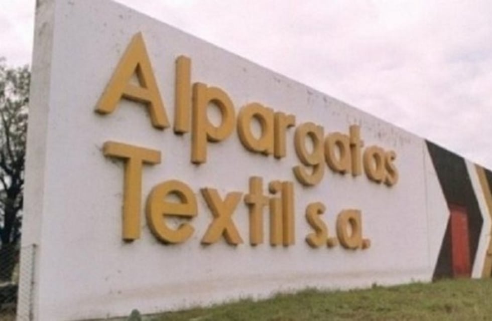 Reunión en Bella Vista por los 60 trabajadores despedidos de Alpargatas