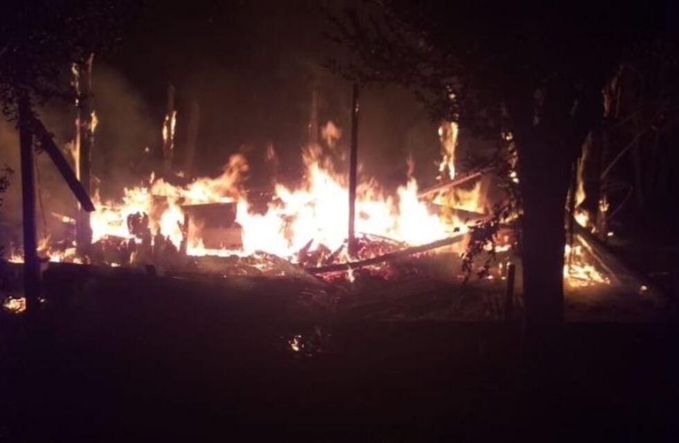 Investigan las causas que provocaron un incendio en Florentino Ameguino