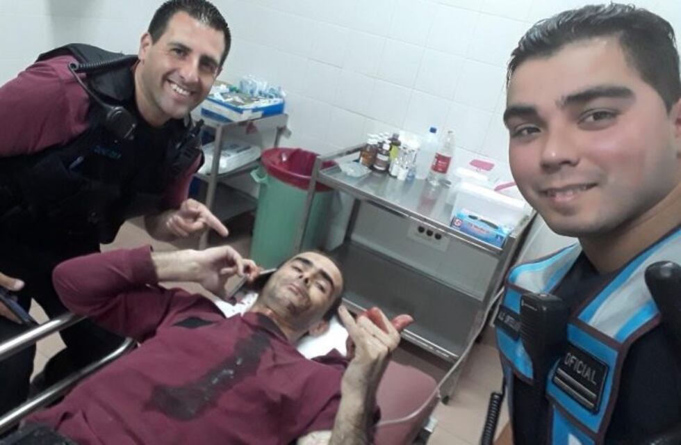 Balearon a un policía en la cabeza para robarle el arma