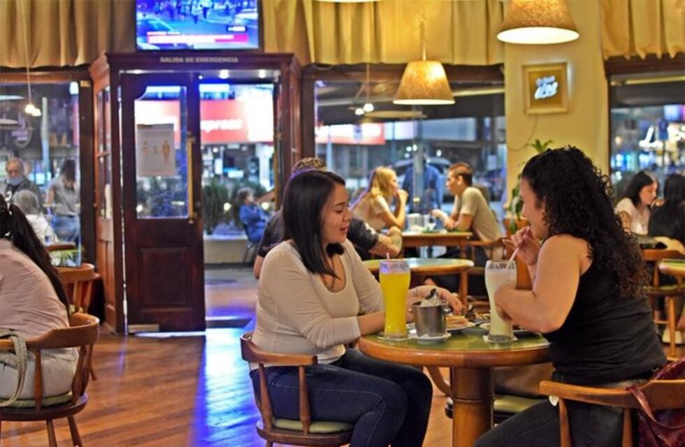 Amplían horario de bares, restaurantes y heladerías hasta las 22, todos los días