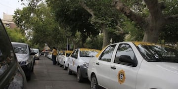 Ante una serie de robos a taxis y remises, entregarán "botón antipánico" a los choferes