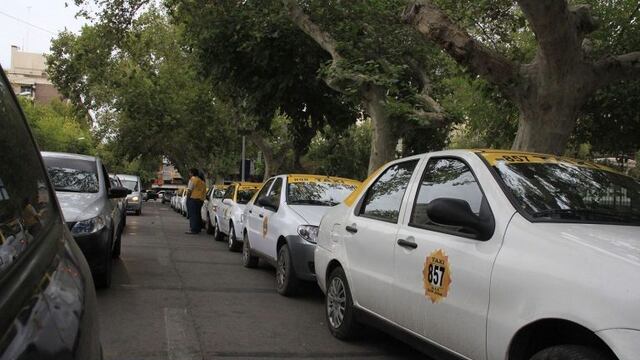Ante una serie de robos a taxis y remises, entregarán "botón antipánico" a los choferes