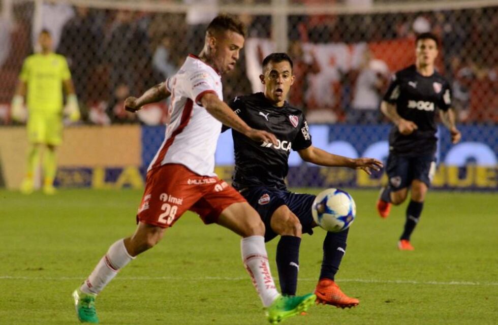 Independiente le ganó sobre la hora 2-1 a Huracán y sueña con la Copa Libertadores