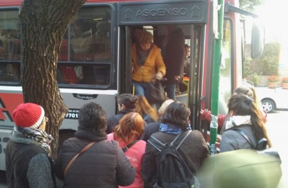Senadores por Córdoba buscan declarar "servicio escencial" al transporte público