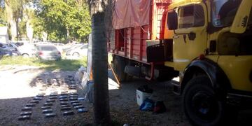 Un camión llevaba 60 kilos de marihuana ocultos en el chasis