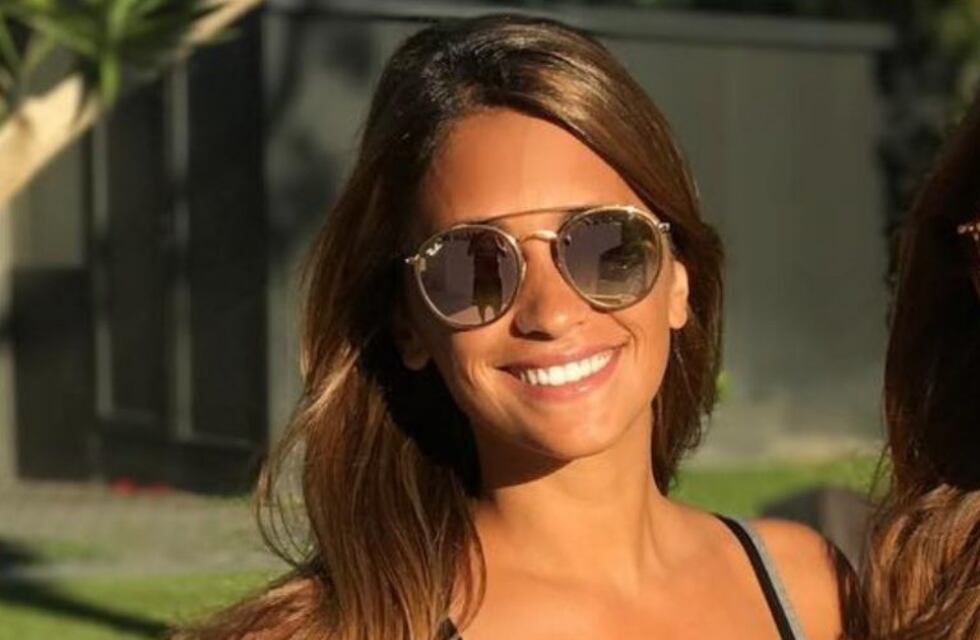Antonela Roccuzzo y una foto que la muestra de compras en la tienda oficial de Newell's