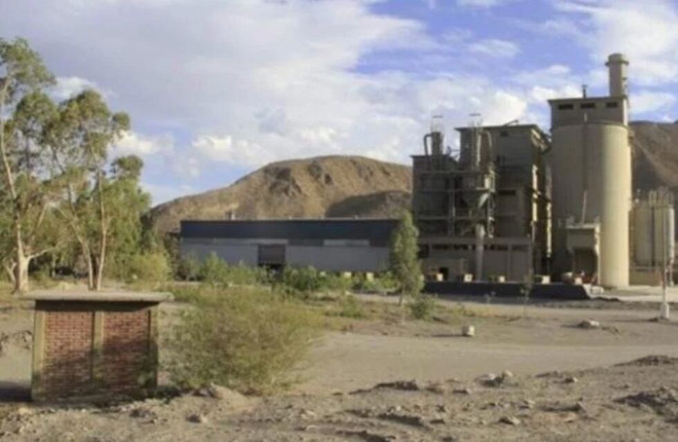 La cementera Loma Negra paró hornos y despidió empleados en San Juan