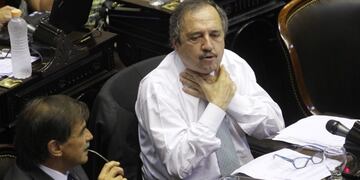 1, BUENOS AIRES, 25/02/2015, SESION DE DIPUTADOS QUE TRATARA LA REFORMA A LA LEY DE INTELIGENCIA Y LOS ACUERDOS CON CHINA\u002E FOTO:DYN/LUCIANO THIEBERGER\u002E buenos aires ricardo alfonsin sesion camara de diputados tratamiento ley nueva agencia de inteligencia diputado UCR