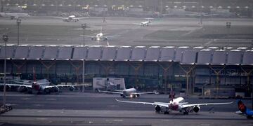 Preparan un aterrizaje de emergencia en el aeropuerto de Barajas por un avión dañado\u002E (AFP)