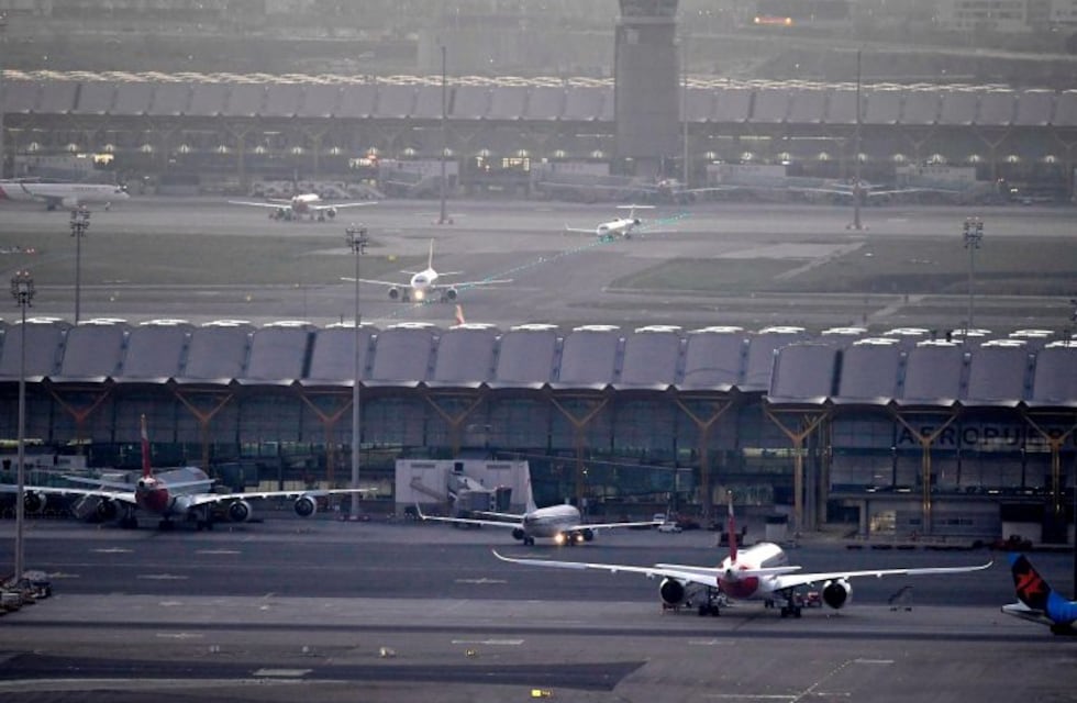 Aterrizó de emergencia el avión dañado en el aeropuerto de Barajas