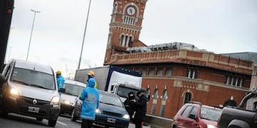 Nuevo permiso para transitar entre Capital y Provincia\u002E (Clarín)