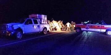 Volcó un carro con 150 colmenas en La Pampa (Facebook)