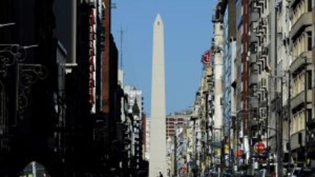 DYN03, BUENOS AIRES 25/12/2015, POCO MOVIMIENTO EN LA CALLES DE LA CIUDAD FOTO:DYN/RODOLFO PEZZONI recorrida por la ciudad en el dia de navidad avenida corrientes obelisco buenos aires recorrida por la ciudad en el dia de navidad ciudad calle calles vacia vacias sin transito festejo festejos de la navidad fiestas navideu00f1as