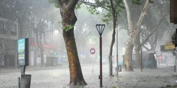 El centro de Mendoza en plena tormenta\u002E