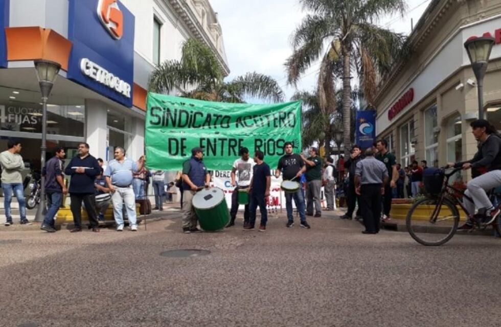 Sindicalistas y Organizaciones Sociales repudian los despidos en Gualeguaychú