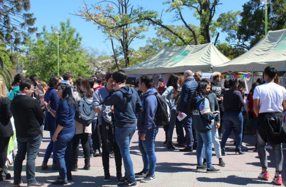 En la Plaza Belgrano alumnos de Secundario expusieron sus trabajos