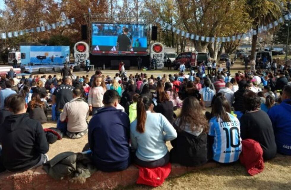 Argentina-Nigeria se vivió a pleno en el Fan Fest de Villa Carlos Paz