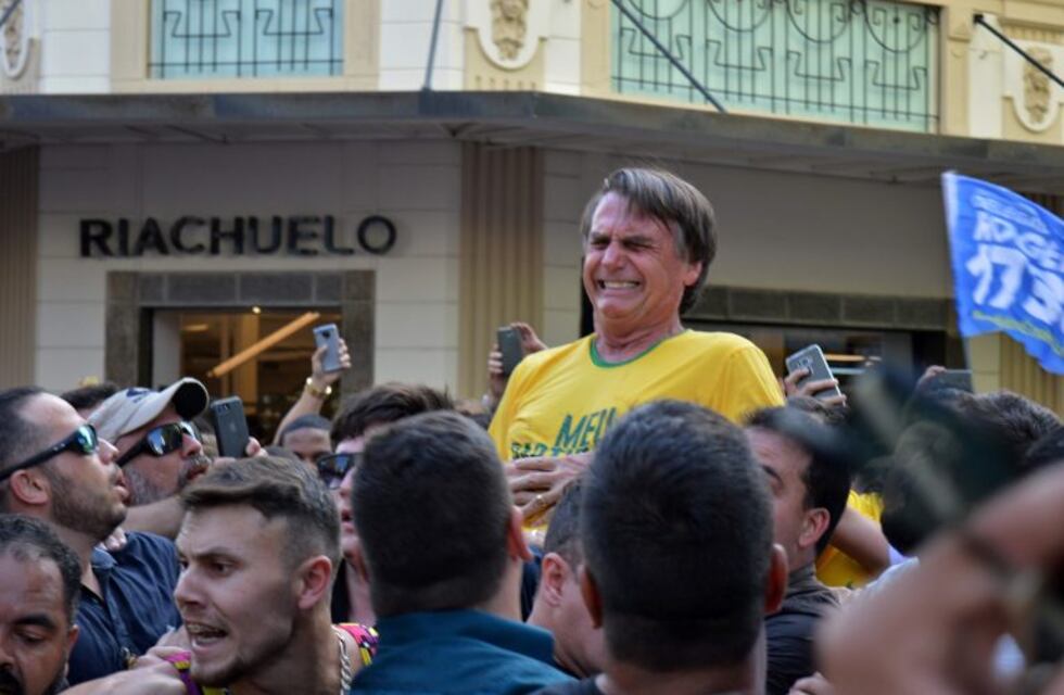 Apuñalaron a Jair Bolsonaro, candidato a Presidente en Brasil