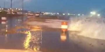 Vuelven a cortar la Avenida Ducós por marejada