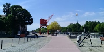 Grua puerto Gualeguaychú\nCrédito: Vía Gualeguaychú