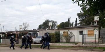 Hubo incidentes entre fuerzas de seguridad y familiares y vecinos de la víctima\u002E