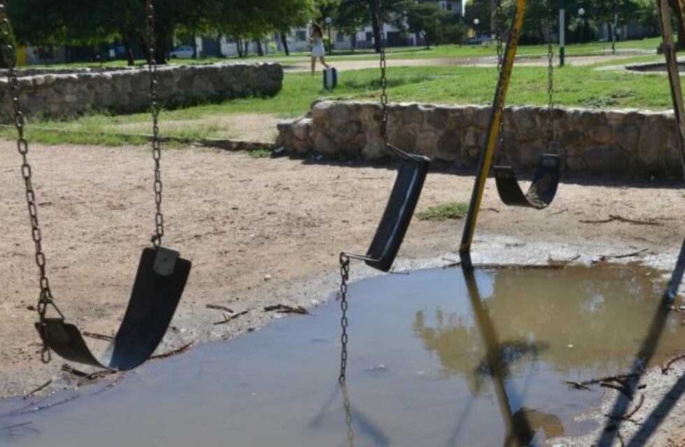 Piden que se aplique la ordenanza para revalorizar plazas emblemáticas