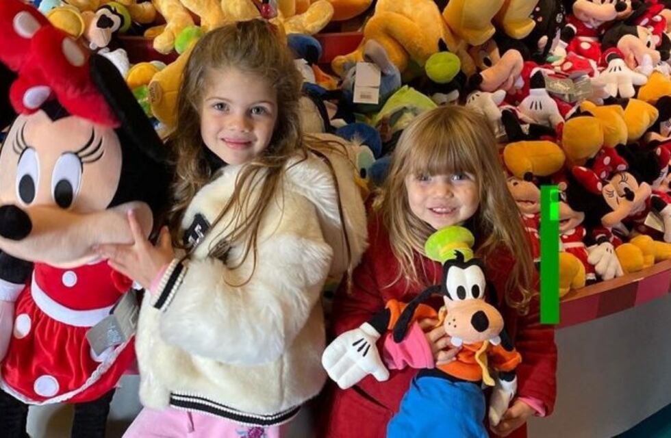 De tal palo, tal astilla: los glamorosos looks de las hijas de Wanda Nara para combatir el frío en París