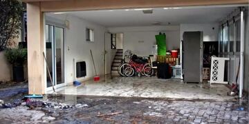 Vecinos colaboraron con la extinción de las llamas en Villa Gesell (Alejandro Guyot - La Nación)