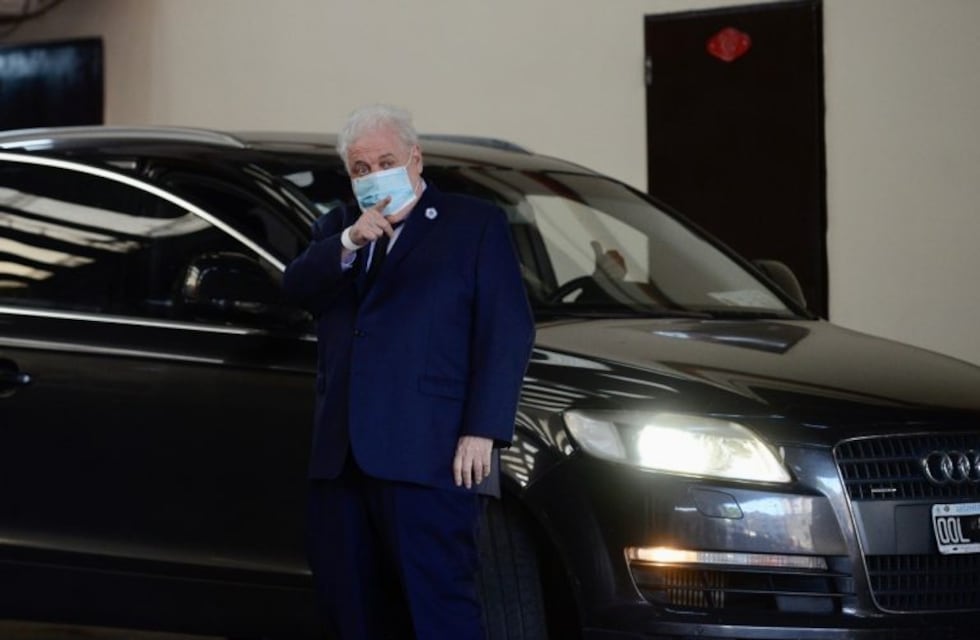 El ministro González García recibió el alta: "Tengo un problema crónico pero me siento muy bien"