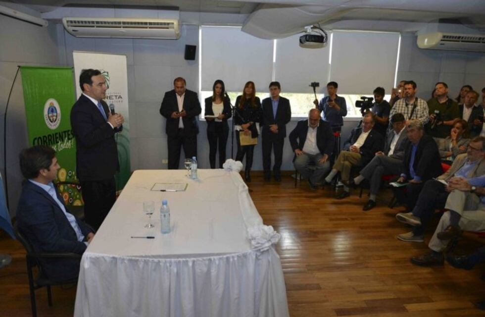 Valdés firmó el acuerdo histórico con la EBY para concretar las obras compensatorias en la región