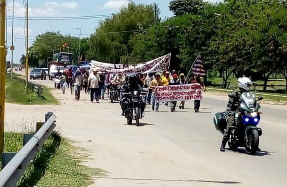 Comunidades aborígenes marcharon hacia Tartagal reclamando por obras y trabajo
