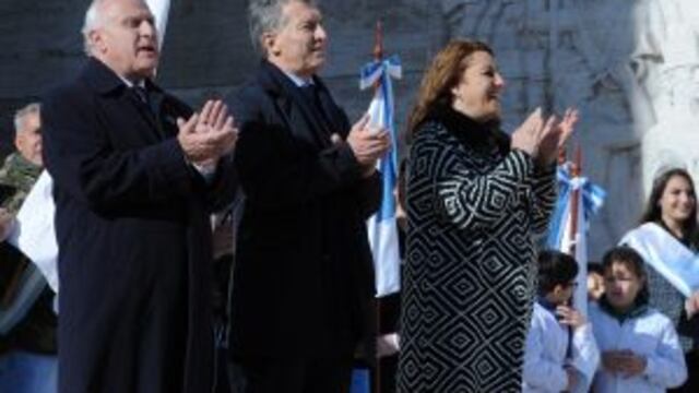 El gobernador de Santa Fe, Miguel Lifschitz, junto al presidente Mauricio Macri y la intendenta de Rosario, Mu00f3nica Fein.