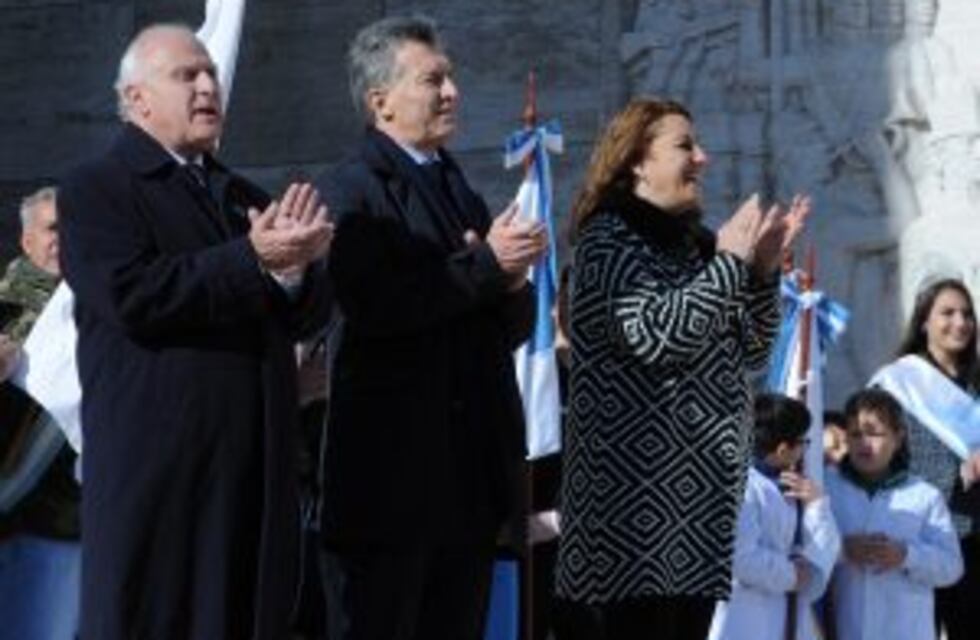 El gobernador de Santa Fe consideró que es "un gran error" el traslado del feriado del Día de la Bandera