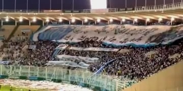 Los hinchas de Racing desplegaron un telón\u002E