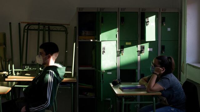 Alumnos vuelven a las aulas después del confinamiento por la pandemia del coronavirus (Foto: EFE/Brais Lorenzo)