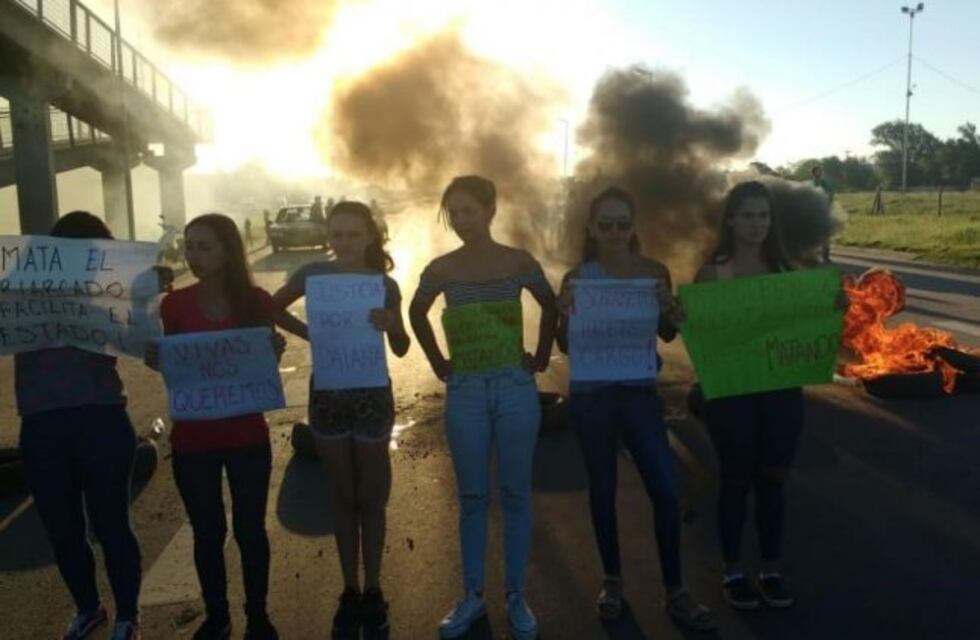 Sigue el corte de Ruta 19, en protesta por el crimen de Dahiana Moyano