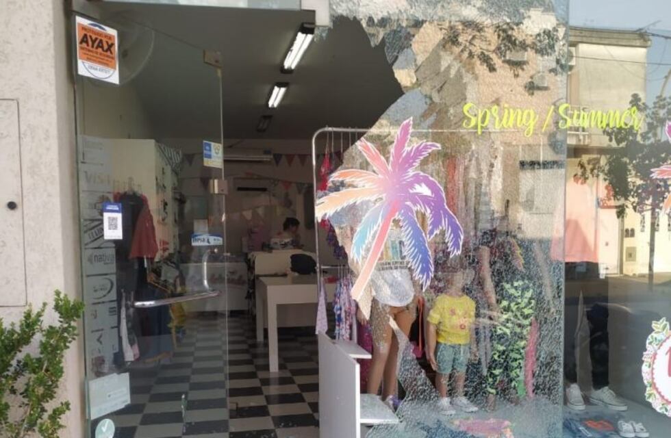 Los rompevidrieras atacaron a 4 locales de la ciudad