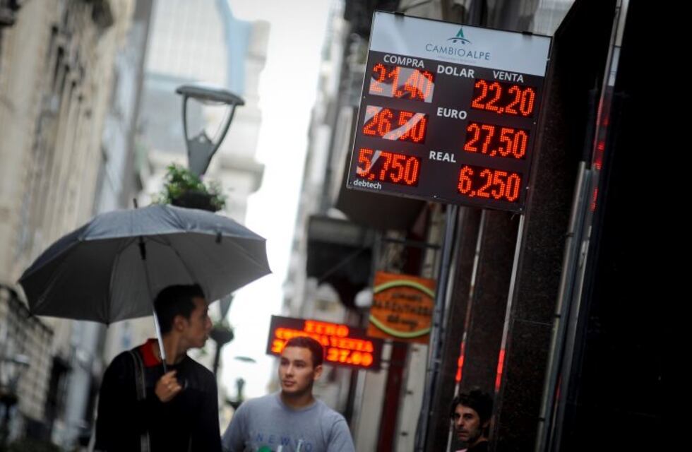 Luego del pico del jueves, el dólar cerró en baja