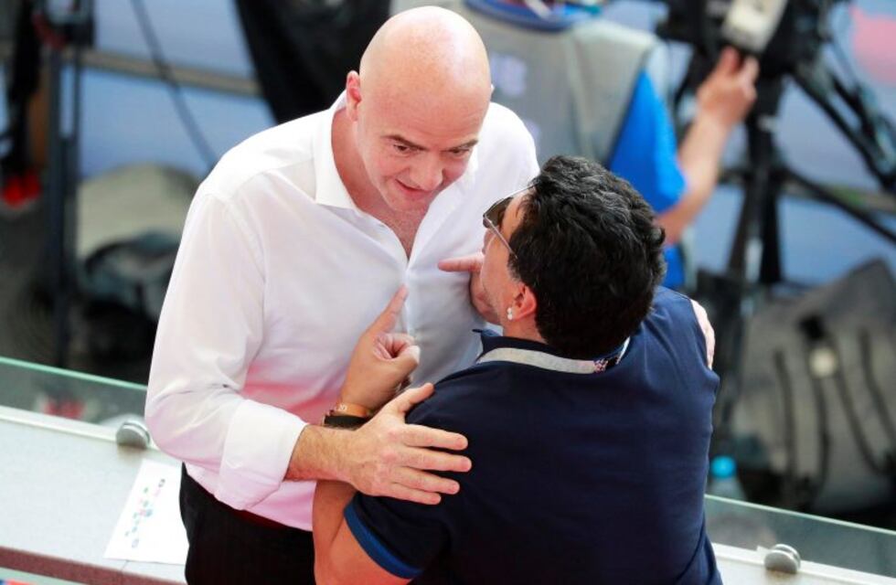 Diego Maradona se disculpó publicamente con la FIFA por sus dichos tras la caída de Colombia