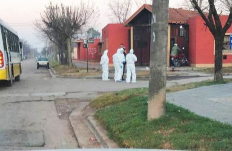 Le quisieron robar, los corrió a cuchillazos y los atrapó la Policía
