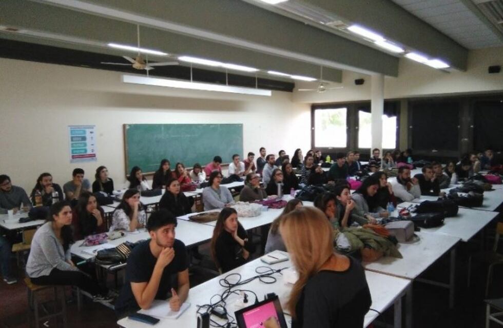Docentes de la UNR no dictan clases este martes por una medida de fuerza
