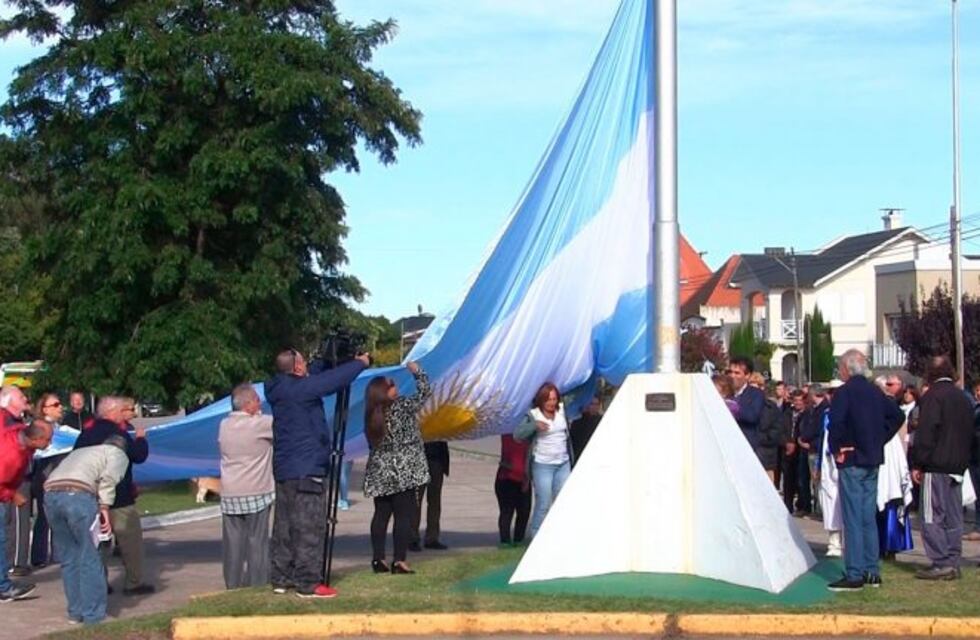 Acto por el 207ª aniversario de la creación de la bandera