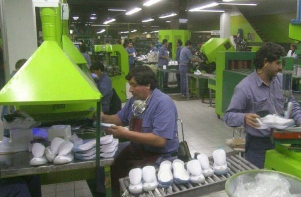 En una semana, llegarían los telegramas de despido a los empleados de Alpargatas