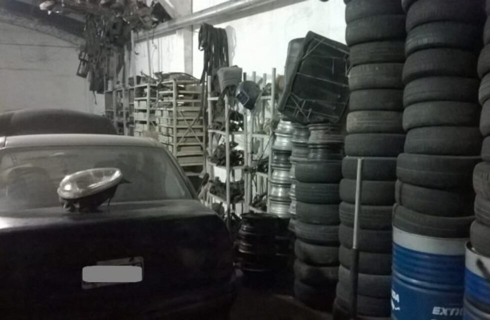 Allanan un "desarmadero" en Bella Vista