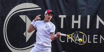 El armstronense nacido en Rosario pudo festejar este lunes tras la suspensión por lluvia\u002E (@biella_tennis_academy)