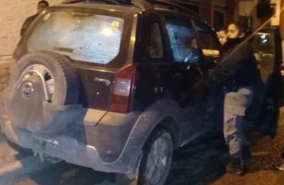 Video: pareja abandonó a sus hijos en el auto por salir a bailar