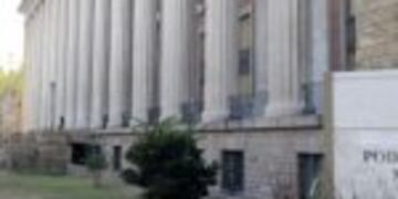 El director del Servicio Penitenciario, Eduardo Orellana explicu00f3 que antes de abordar una unidad de traslado de cualquier penal mendocino, los internos pasan por tres controles donde se les realiza una requisa exhaustiva.