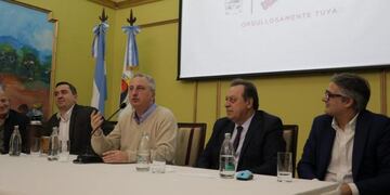 El gobernador anunció nuevos vuelos directos de Iguazú a Madrid\u002E