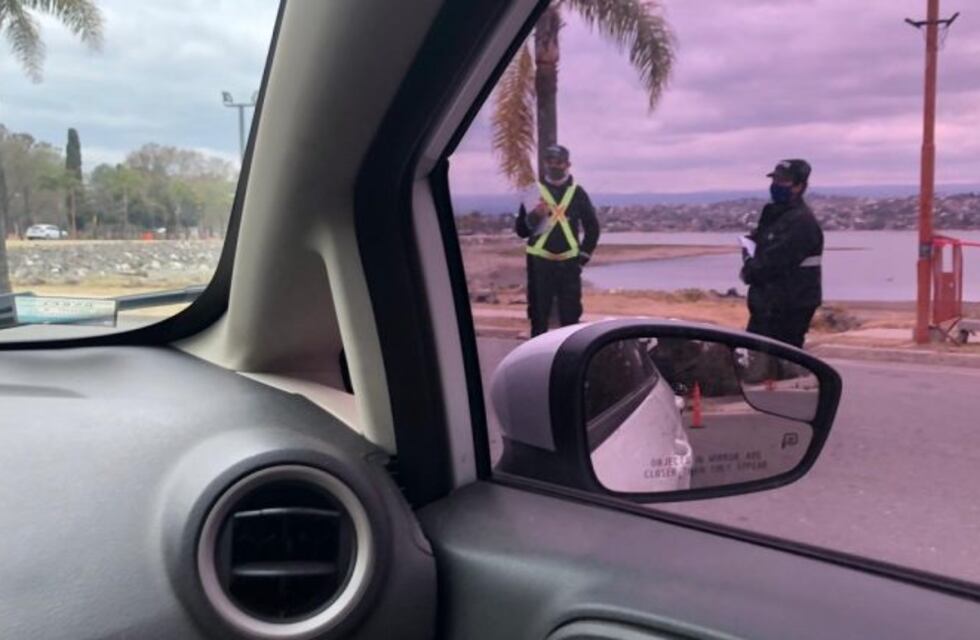 Los controles policiales en los ingresos de Carlos Paz y en los restaurantes, son cada vez más intensos